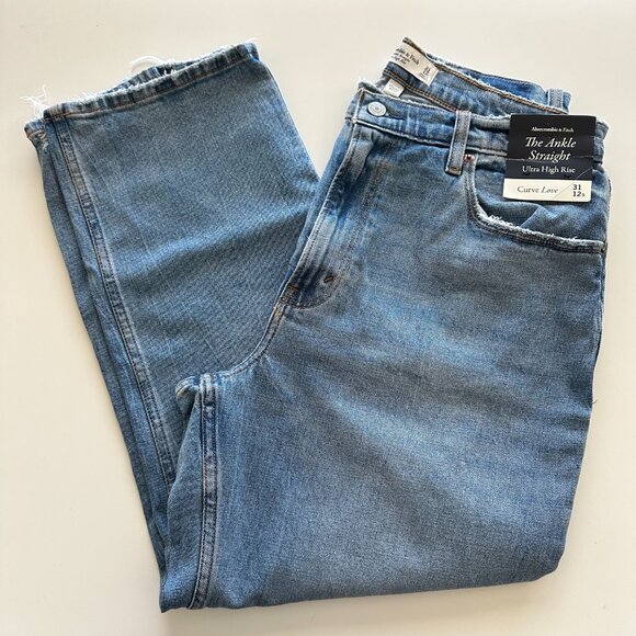 Abercrombie & Fitch Curve Love Ultra High Rise Ankle Straight Jean - NWT - Picture 1 of 6